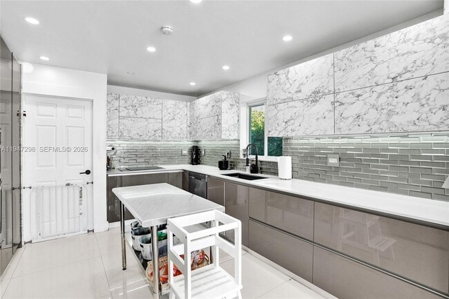 Building Photo - 9181 Byron Ave