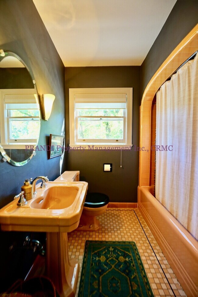 Building Photo - 3-Bedroom, 3-Bath Home with Expansive View...