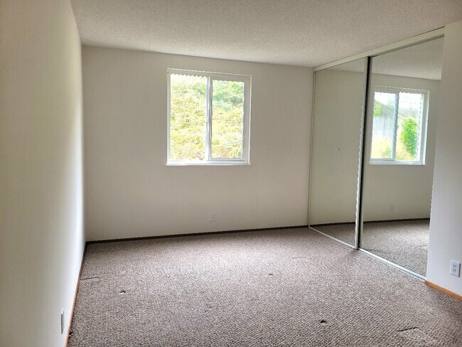 Building Photo - 235 Belhaven Ave