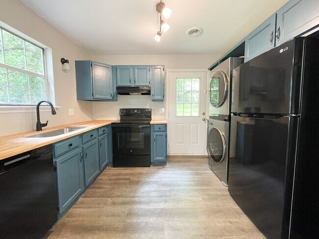 Building Photo - 437 Kingshead Ct