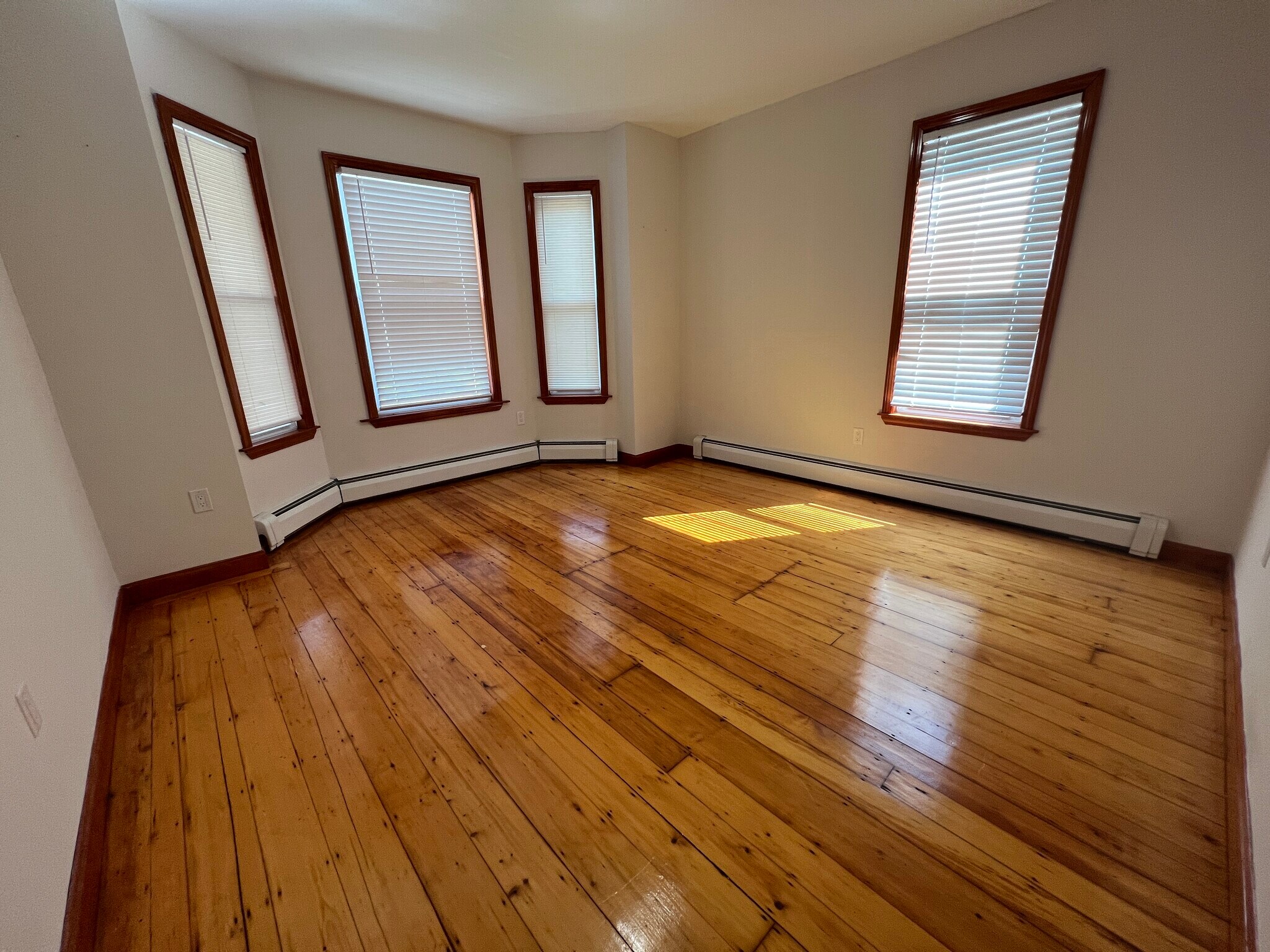 Building Photo - 44 Tuttle St