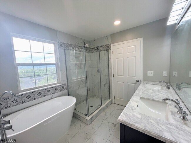 Building Photo - 2501 Vantage Ct