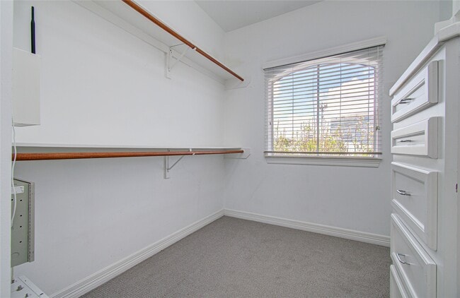 Building Photo - 501 Leverkuhn St