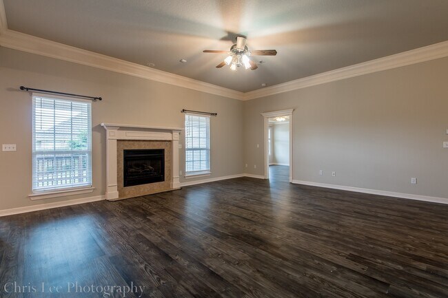 Building Photo - Spacious 3 Bedroom Home on Corner Lot! Must See!