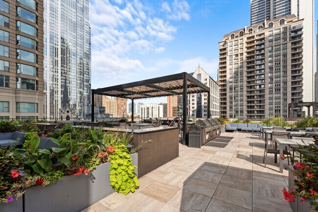 Building Photo - 30 E Huron St