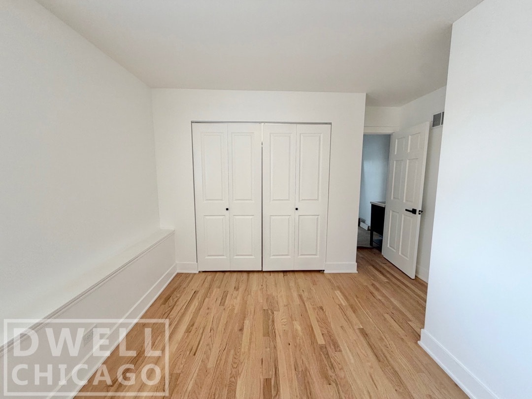 Building Photo - 916 N Noble St