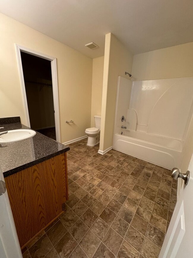 Building Photo - 32 Amber Dr