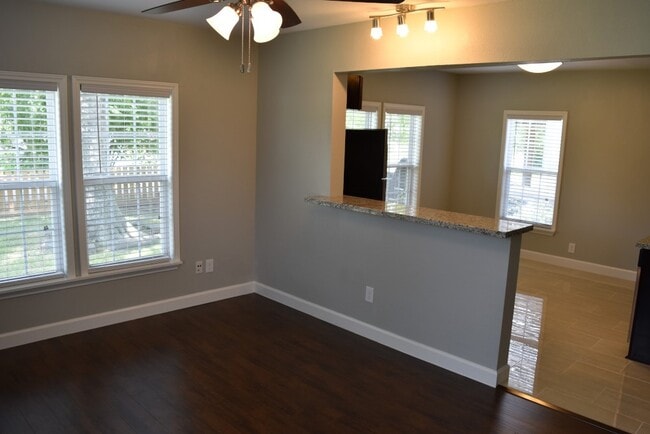 Building Photo - 1519 W 12th St