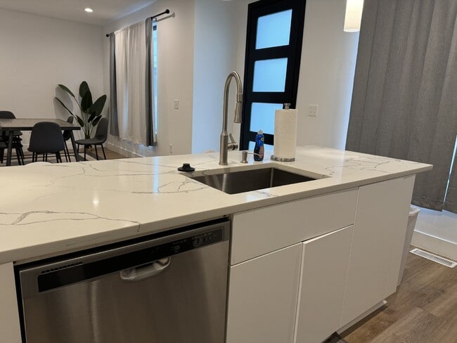 Building Photo - Available Furnished or Unfurnished