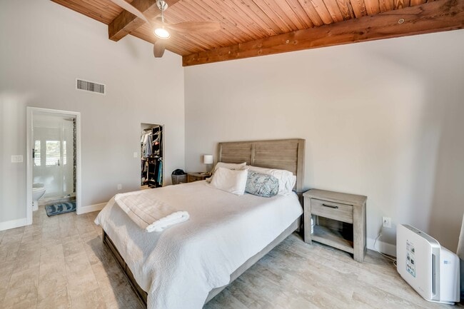 Building Photo - 2250 Buttonwood Ave