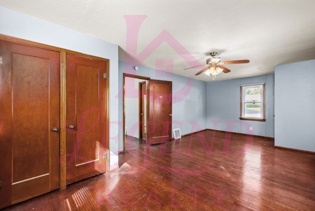 Building Photo - Spacious St. Ann Home with Large Detached ...
