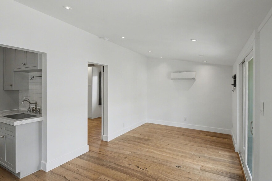 Building Photo - 6609 Leland Way