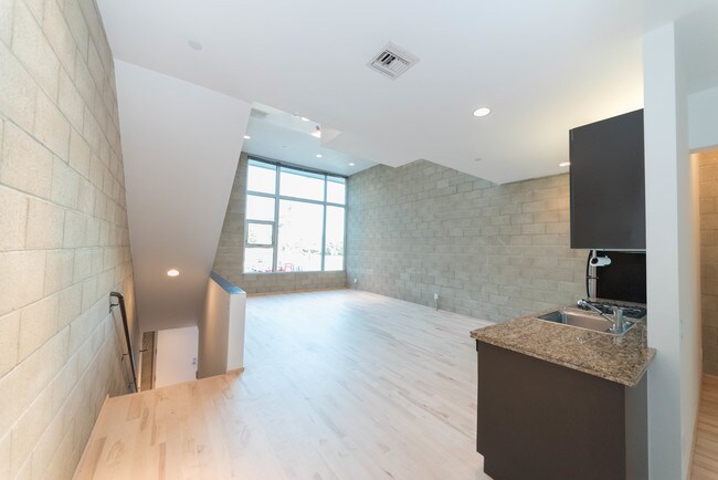 Building Photo - 717 N Highland Ave