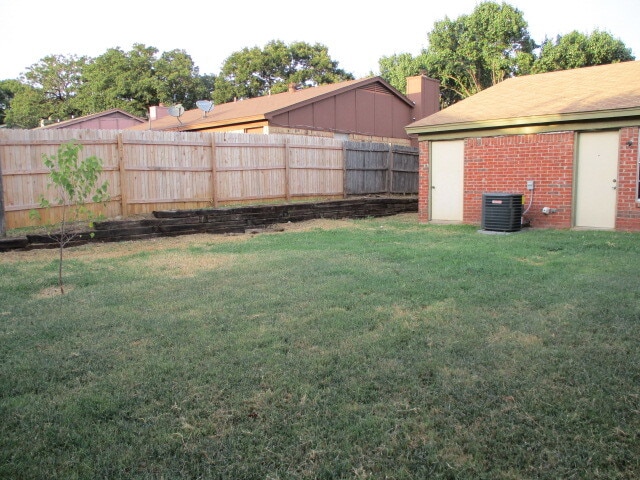 Building Photo - 123 Oakwood Ln