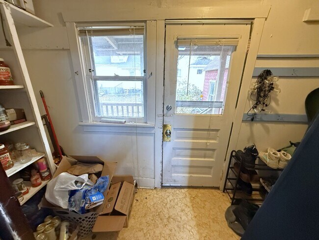 Building Photo - 1323 St James Ct