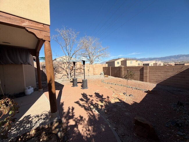 Building Photo - 3-Bedroom House!