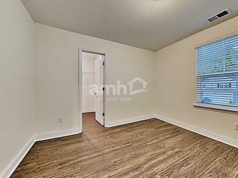 Building Photo - 121 Sweet Gum Dr