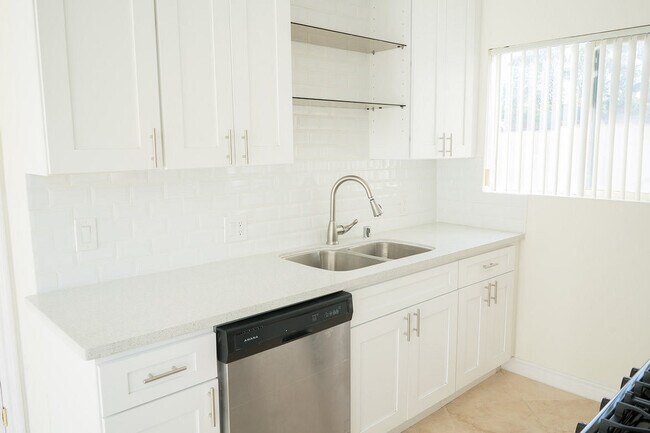 Interior Photo - Courtyard at Cordova Apts