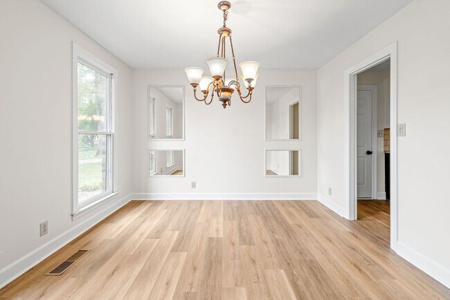 Building Photo - 108 Rolling Meadow Dr
