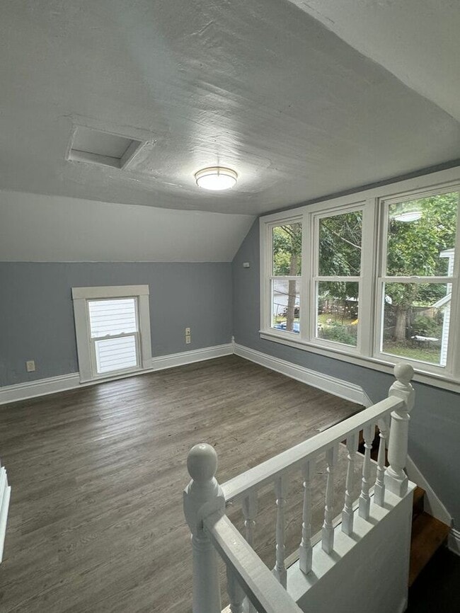 Building Photo - 3 bedroom home in Dowagiac