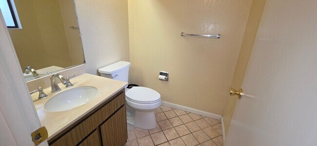 Building Photo - 1745 Deer Creek Ct
