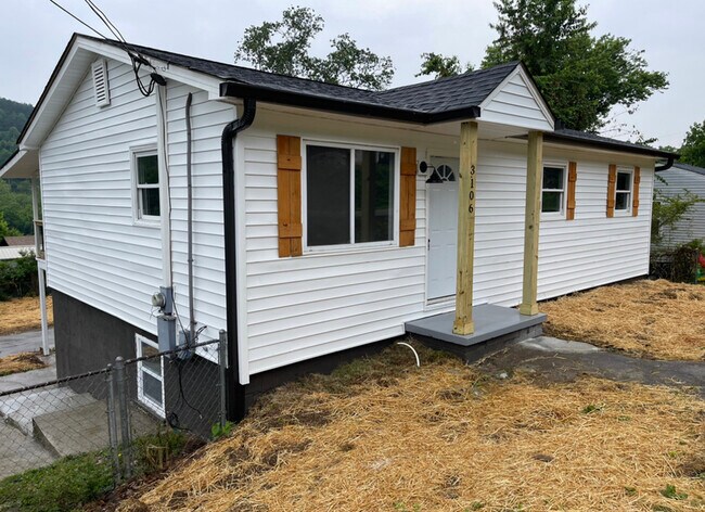 Building Photo - 3106 Greenway Dr