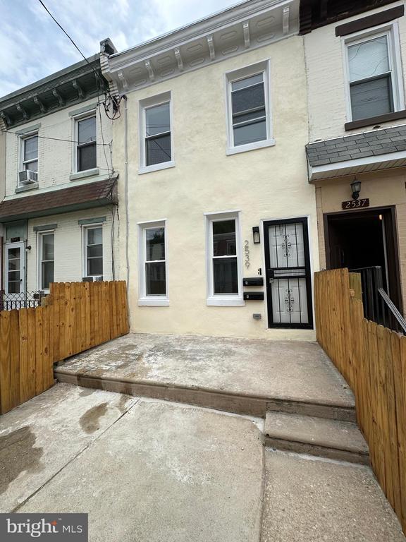 Building Photo - 2539 N Marshall St