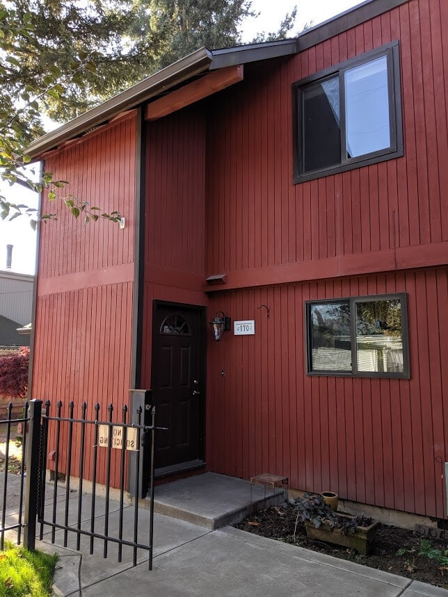 Building Photo - Cute 3 Bed/1Bath Duplex