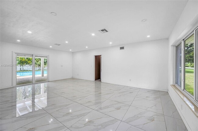 Building Photo - 12525 SW 68th Ct