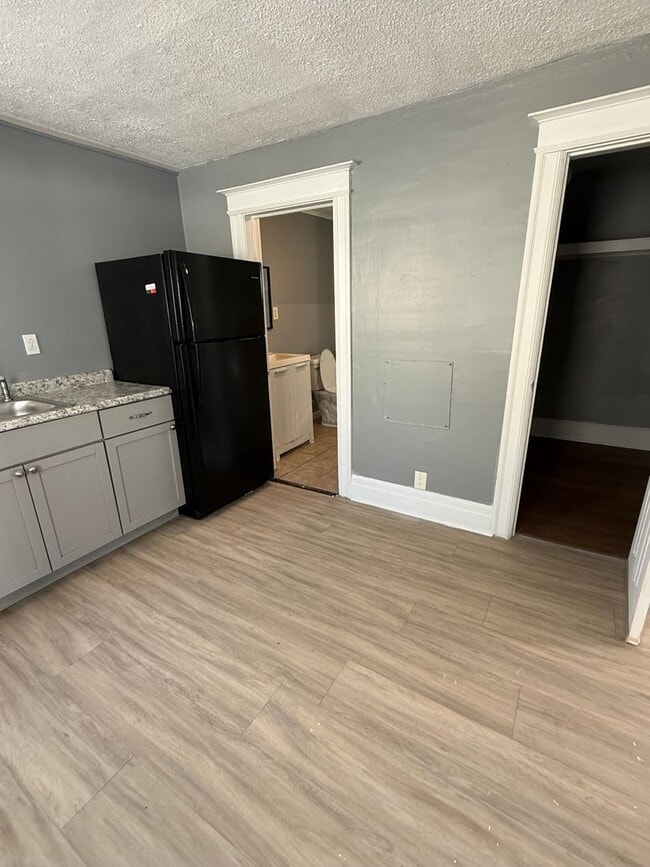 Building Photo - Spencer