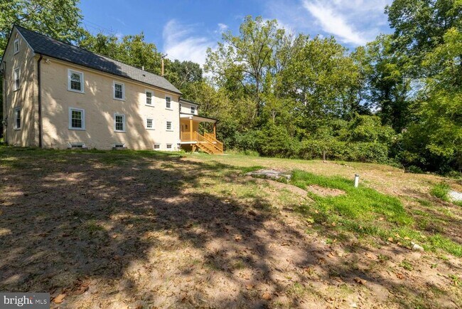 Building Photo - 2315 Hickory Rd