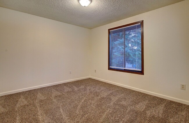 Building Photo - Coveted Cascade Park Area Split Entry Home