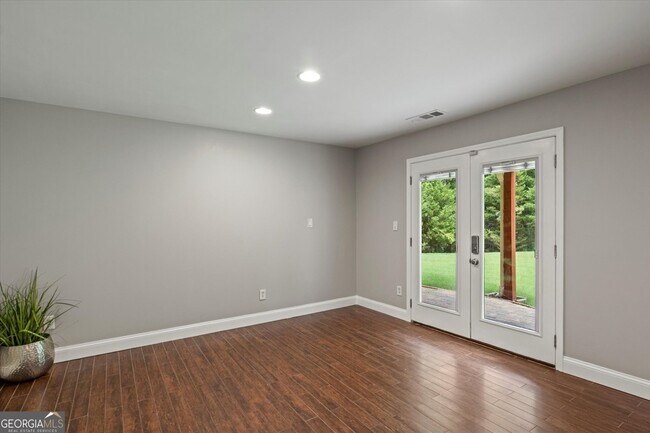 Building Photo - 2115 Julien Overlook