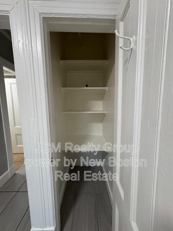 Building Photo - 64 Hollis St