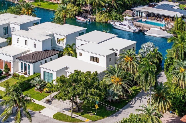 Building Photo - 895 NE 76th St