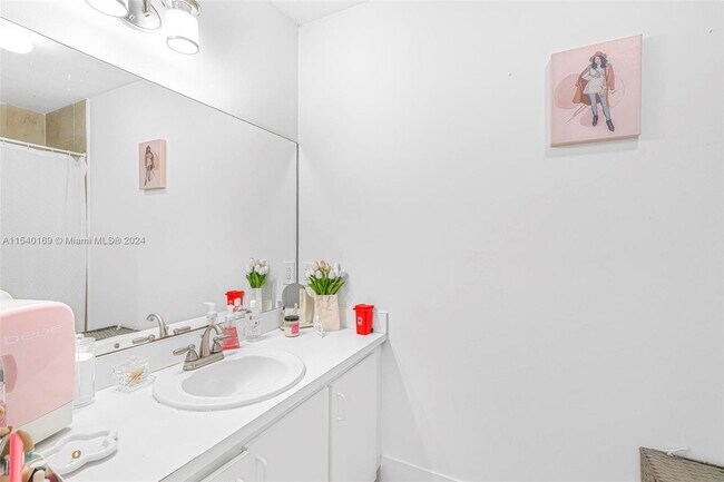 Building Photo - 1144 NW 125th Path