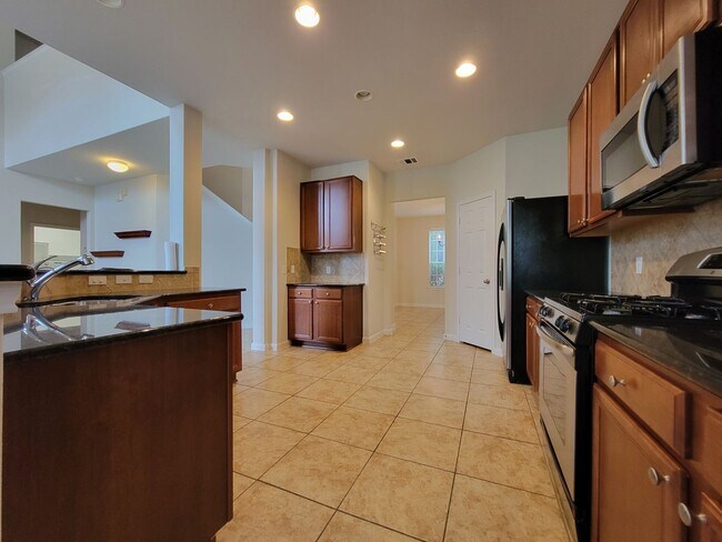 Building Photo - Charming & Spacious 4/BR 3/BR Home – Pet F...