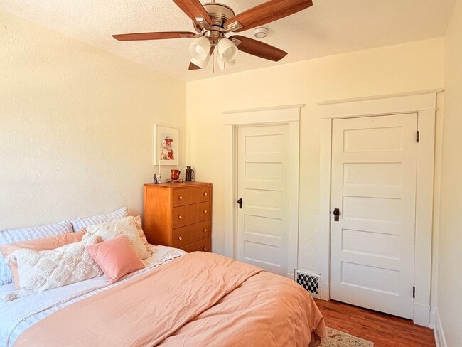 Building Photo - Charming 2 Bed 1 Bath Duplex in West Highlands