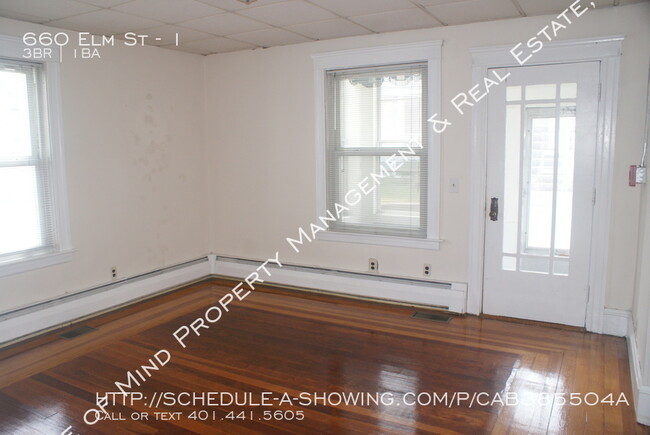 Building Photo - Spacious 3BR First Floor Unit w/ W/D Hooku...