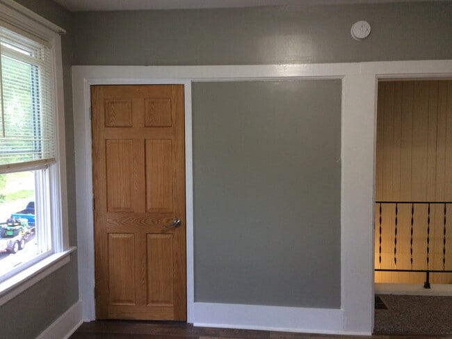 Building Photo - 317 Klingenberg Terrace