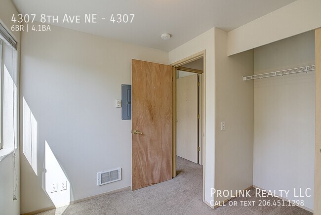 Building Photo - 4307 8th Ave NE