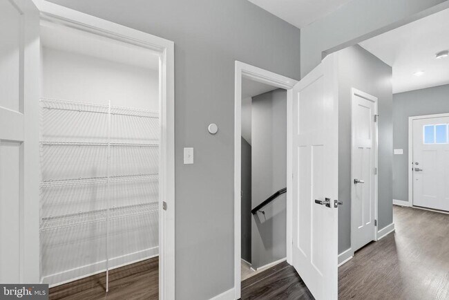 Building Photo - 529 Swansea Dr