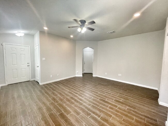 Building Photo - Charming single story 3-bedroom 2-bath hom...