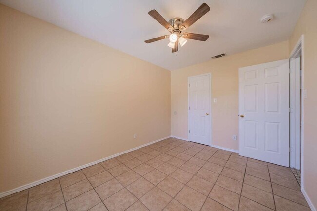 Building Photo - Cute 3 bed, 2 bath home in Grand Prairie