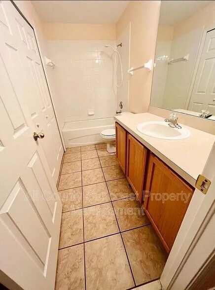 Building Photo - 3872 Mariner Dr