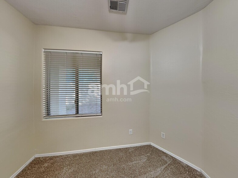 Building Photo - 3862 S Stallion Dr