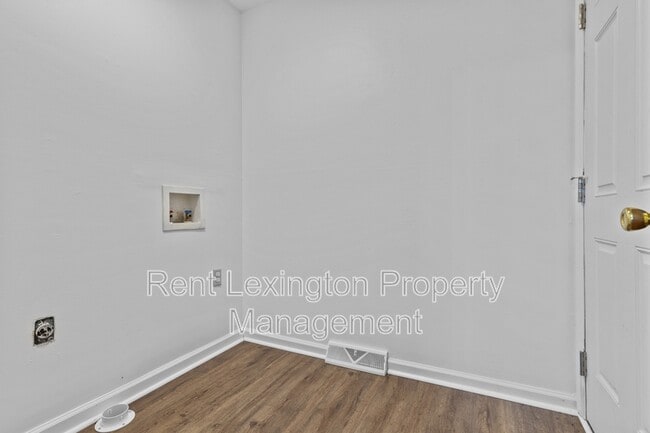 Building Photo - 4021 Victoria Way