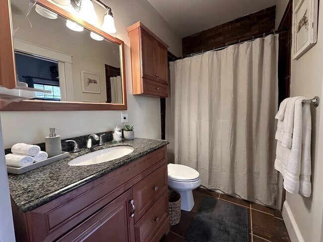 Building Photo - 410 E 3rd St