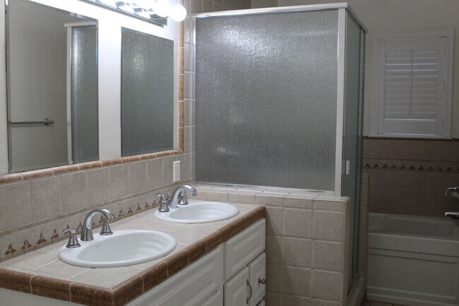 Building Photo - 804 Ferdinand Ct