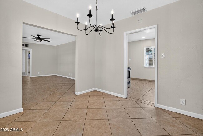Building Photo - 1007 E Citrus Wy